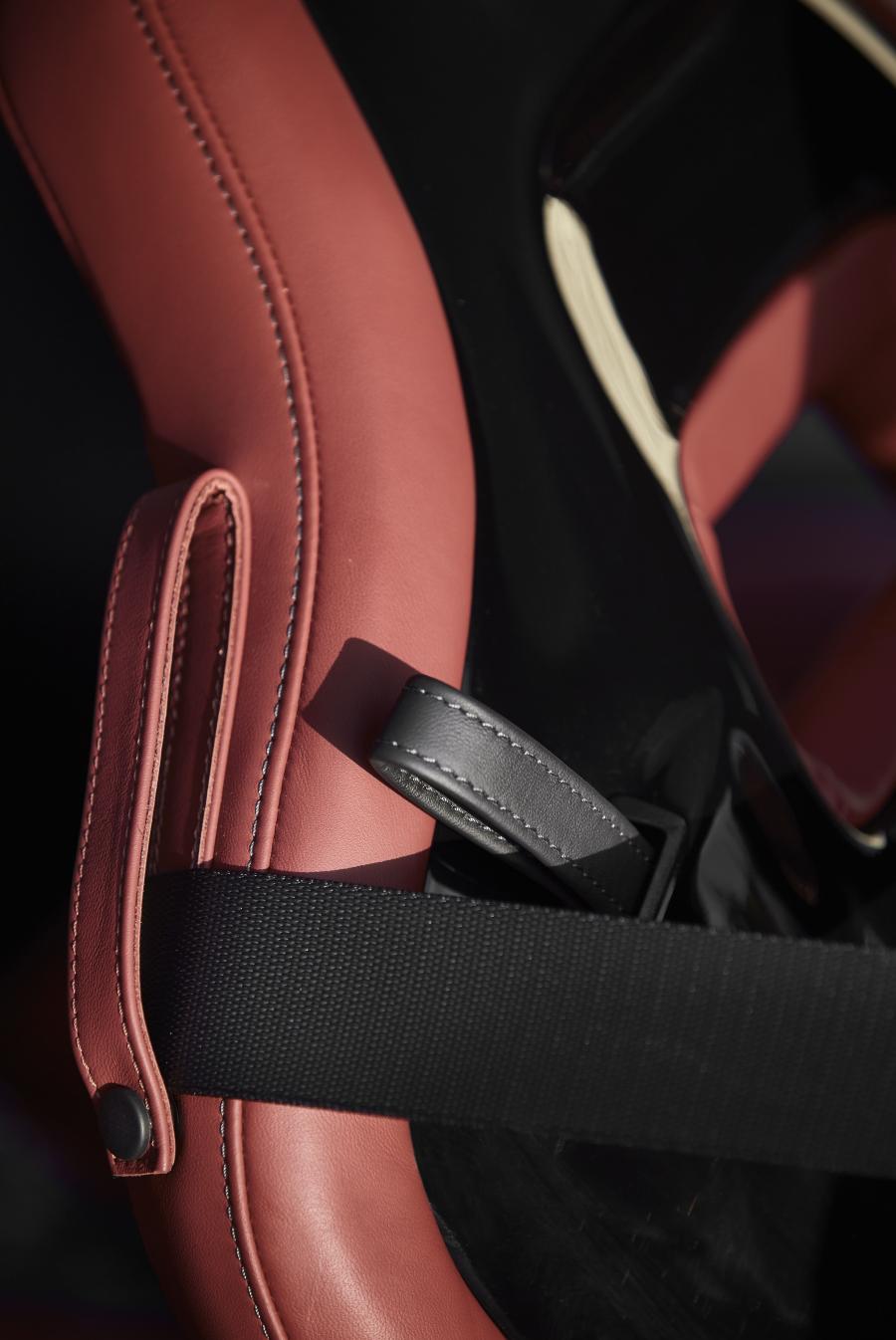 Детали интерьера McLaren 570GT 2016 года  (UK) (фото 119 из 125)
